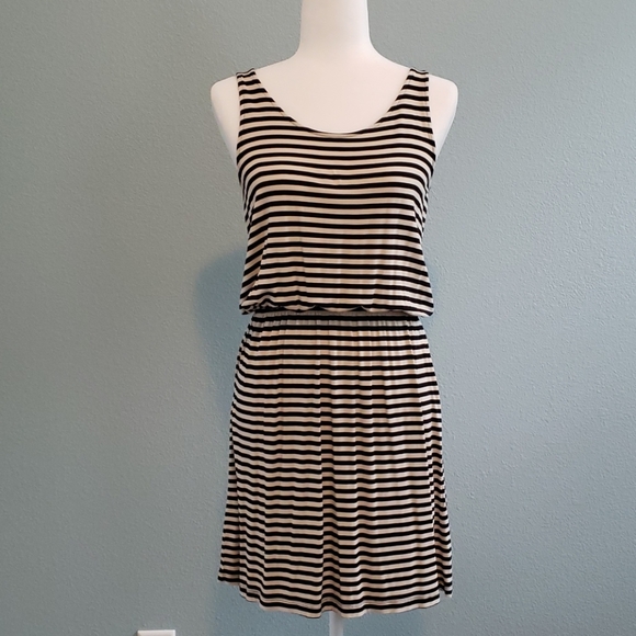 H&M Dresses & Skirts - H&M Dress